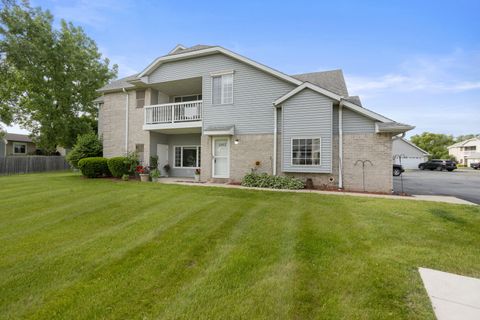Photo of 6962 S Rolling Meadows Ct, Oak Creek, WI 53154 (MLS # 1922217)