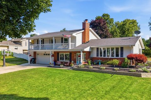 Photo of 2789 N Mayfair Ct, Wauwatosa, WI 53222 (MLS # 1971017)
