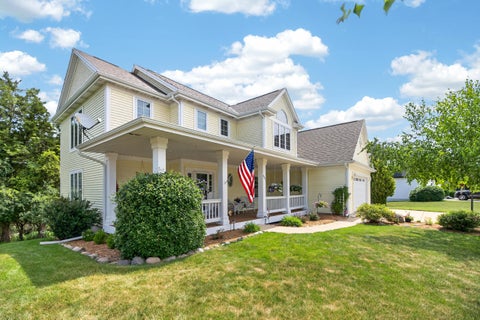 Photo of 695 Summer Creek Rd, Oconomowoc, WI 53066 (MLS # 1971161)
