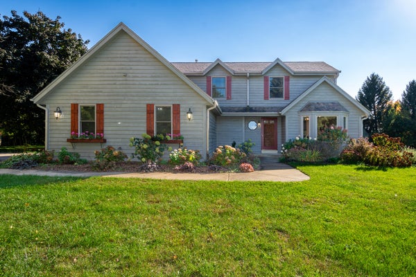 23701 W OVERSON RD, UNION GROVE, WI 53182 - Image f80e7e7befec79095af42e3dbfeeec14/3249062105