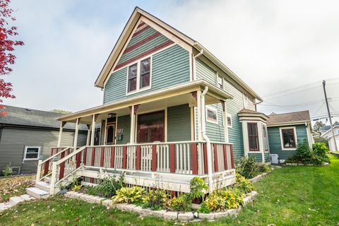 Photo of 507 S Main St, West Bend, WI 53095 (MLS # 1941629)