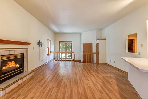 Photo of 1680 N Astor St, Milwaukee, WI 53202 (MLS # 1934540) Photo of 1680 N Astor St, Milwaukee, WI 53202 (MLS # 1934540)