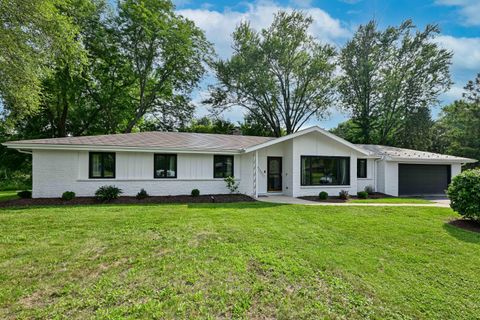 Photo of N68W14031 Oakwood Dr, Menomonee Falls, WI 53051 (MLS # 1932813)