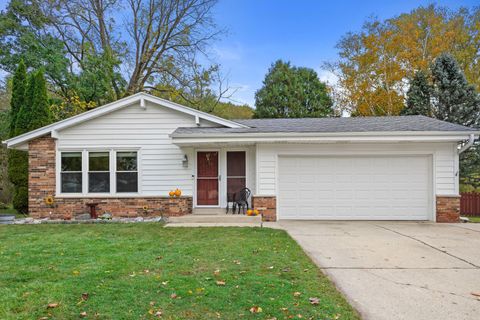 Photo of 1562 Parkway Dr, Port Washington, WI 53074 (MLS # 1940389)