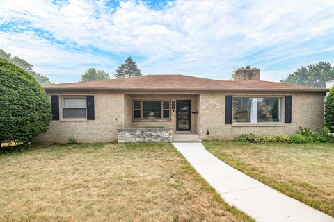 Photo of 306 N Pinecrest St, Milwaukee, WI 53208 (MLS # 1971946)