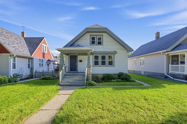 4728 W MEDFORD AVE, MILWAUKEE, WI 53216 - Image f8891e8b0f9a4e9f0c133d95ff7fc5cb/503555369