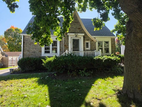 Photo of 13513 W Greenfield Ave, New Berlin, WI 53151 (MLS # 1986491)