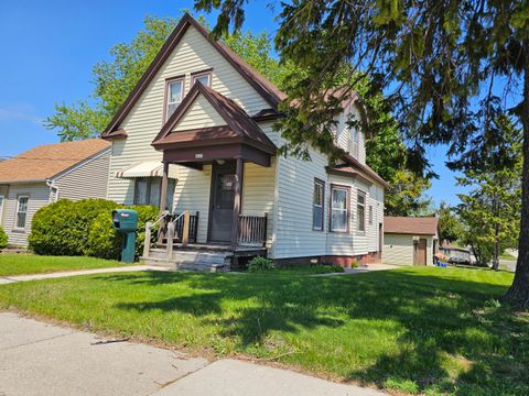 Photo of 2023 S 10th St, Manitowoc, WI 54220 (MLS # 1965298)