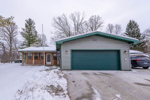 Photo of 9815 S 31st St, Franklin, WI 53132 (MLS # 1945002)