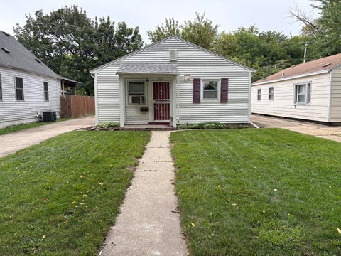 Photo of 5231 N 52nd St, Milwaukee, WI 53218 (MLS # 1981350)