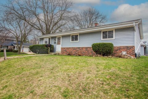 Photo of 1489 Birch Dr, Waukesha, WI 53188 (MLS # 1957526)