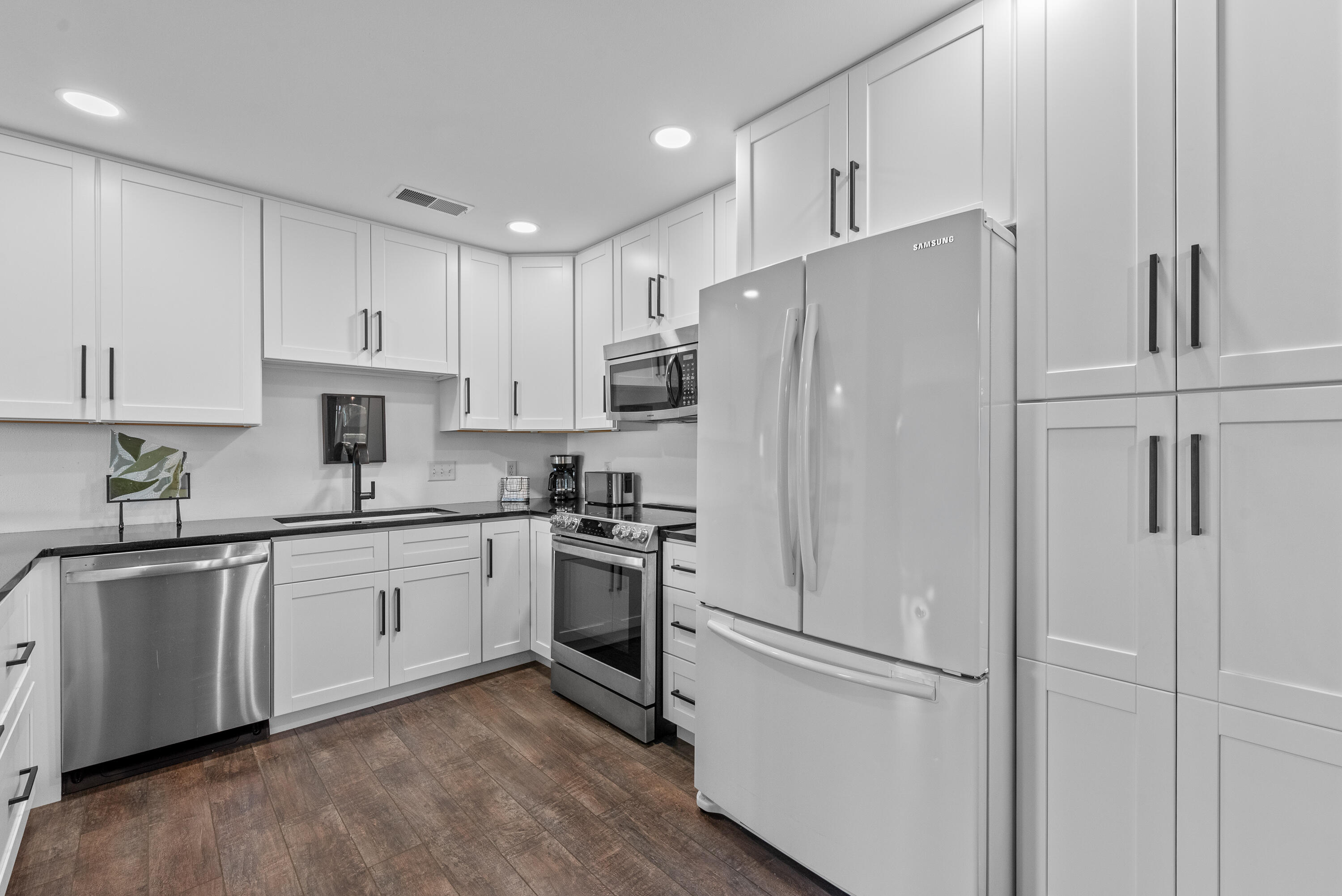 Newburg, Wisconsin 53095, United States, 2 Bedrooms Bedrooms, ,2 BathroomsBathrooms,Residential,Active,235858