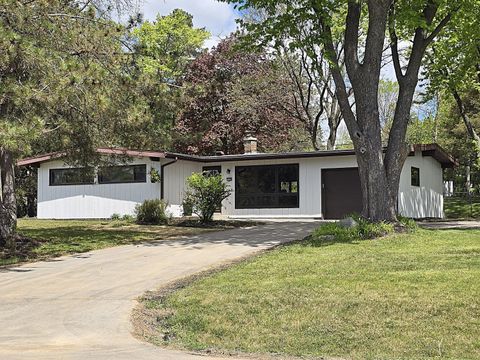 Photo of 18400 Beverly Hills Dr, Brookfield, WI 53045 (MLS # 1962289)