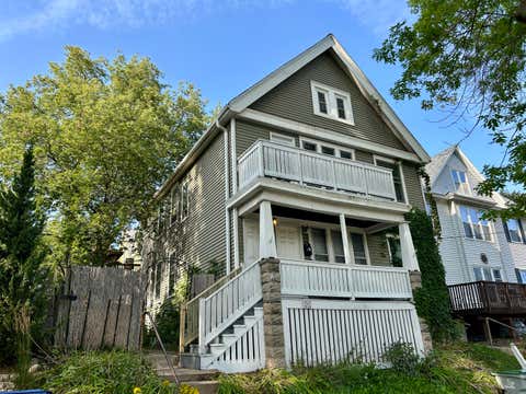 Photo of 1822 E Thomas Ave, Milwaukee, WI 53211 (MLS # 1977156)