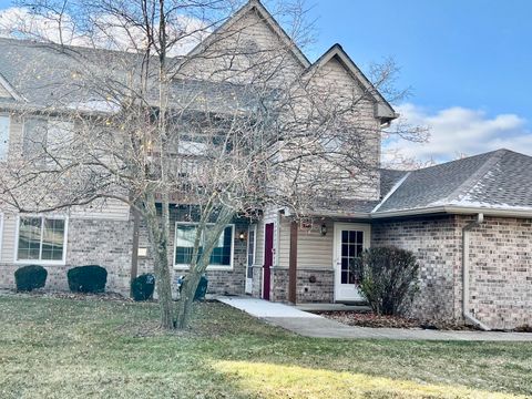 Photo of 211 W Oak Leaf Dr, Oak Creek, WI 53154 (MLS # 1905432)