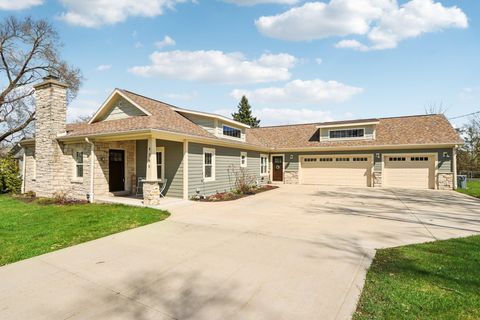 Photo of 4780 Meadow Vw E, Brookfield, WI 53005 (MLS # 1957840)