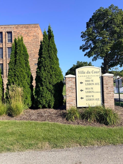 Photo of 9002 W Lisbon Ave, Milwaukee, WI 53222 (MLS # 1980965)