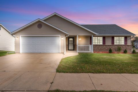 Photo of 836 Tower Dr, Hartford, WI 53027 (MLS # 1941542)