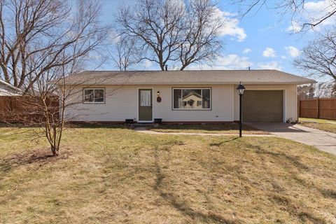 Photo of 116 Wall St E, Holmen, WI 54636 (MLS # 1955968)