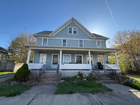 Photo of 208 S Franklin St, Janesville, WI 53548 (MLS # 1959916)