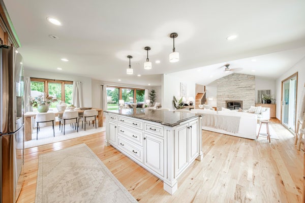 17765 ALTA LOUISE PKWY, BROOKFIELD, WI 53045 - Image f92db8438246802c4cffb6bbbb31d55c/3954565604
