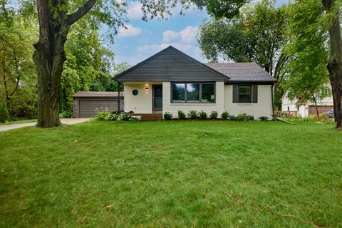 Photo of 825 Circle Dr, Elm Grove, WI 53122 (MLS # 1981704)