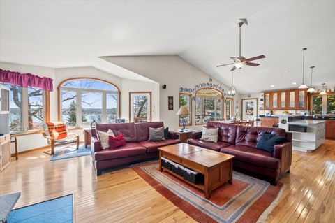 Photo of W303N2665 Maple Ave, Delafield, WI 53072 (MLS # 1957297)