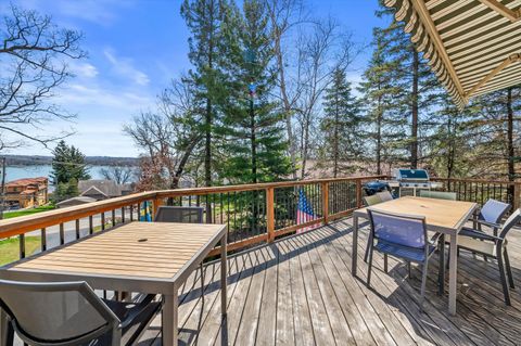 Photo of W303N2665 Maple Ave, Delafield, WI 53072 (MLS # 1957297)