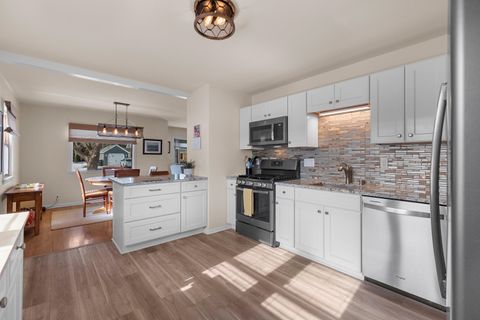 Photo of 102 S Highland Ave, Thiensville, WI 53092 (MLS # 1949911)