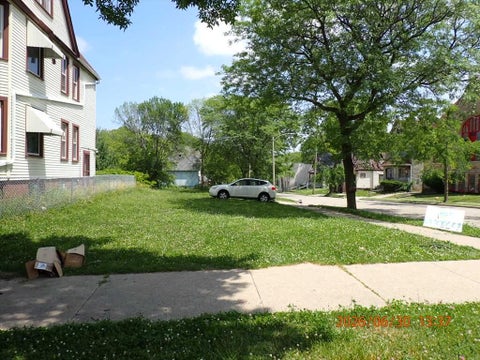 Photo of 3000 N 1st St, Milwaukee, WI 53212 (MLS # 1983389)