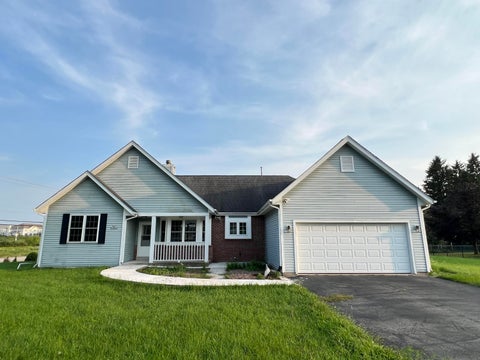 Photo of N56W18034 Evergreen Ln, Menomonee Falls, WI 53051 (MLS # 1986331)
