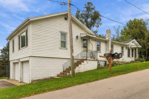 Photo of N1196 Rosewood Dr, Bloomfield, WI 53128 (MLS # 1984402)