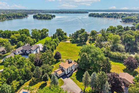Photo of N61W35366 Mariner Ct, Oconomowoc, WI 53066 (MLS # 1971882)