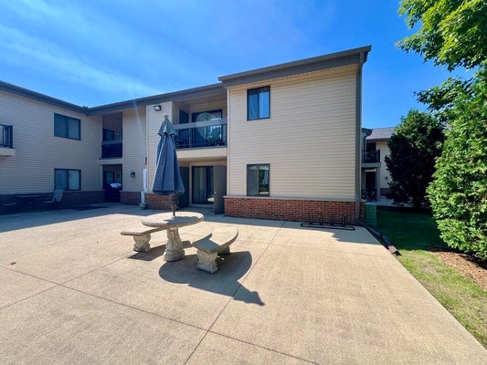 1061 REGENT RD UNIT 612, OCONOMOWOC, WI 53066 - Image f9cf0d6b209a3b426152fb47ffdbb34d/64824111