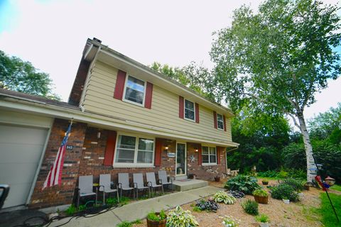 Photo of 21945 Galahad Ln, Brookfield, WI 53045 (MLS # 1931756)