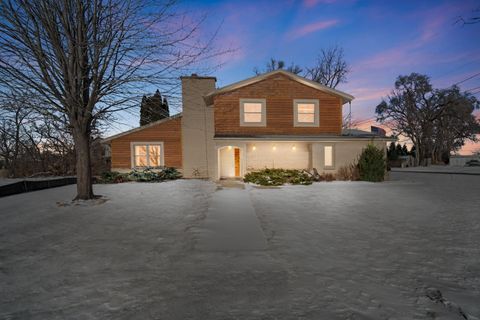 Photo of 808 Lake Geneva Blvd, Lake Geneva, WI 53147 (MLS # 1947849)