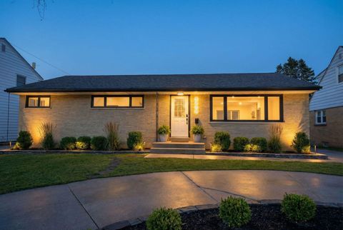 Photo of 5440 N Navajo Ave, Glendale, WI 53217 (MLS # 1957783)