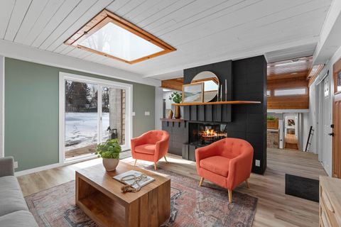 Photo of 4015 W Kiley Ave, Milwaukee, WI 53209 (MLS # 1949449)