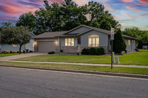 Photo of 1124 EAST Ave N, Onalaska, WI 54650 (MLS # 1967707)
