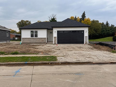 Photo of 5700 55th St, Kenosha, WI 53144 (MLS # 1986348)