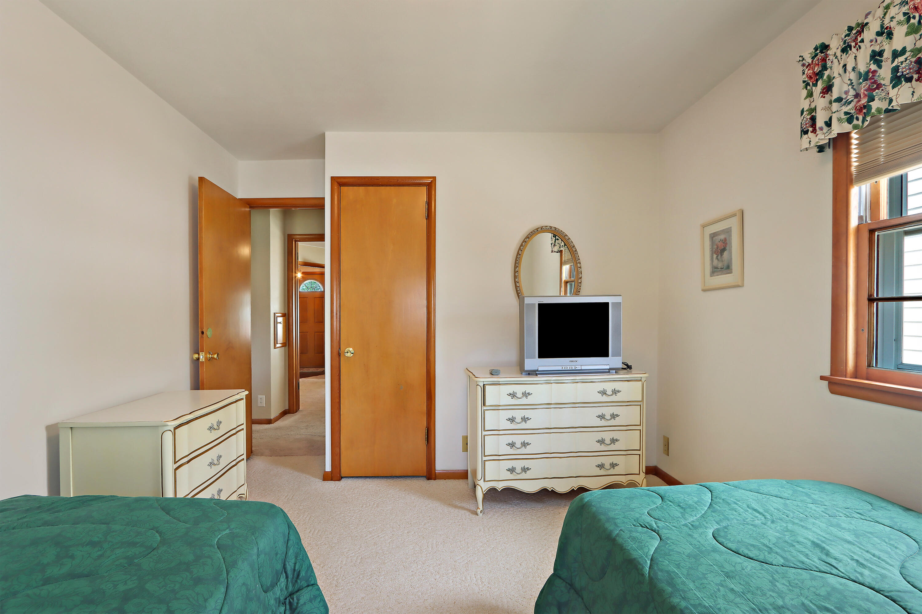 Kenosha, Wisconsin 53142, United States, 3 Bedrooms Bedrooms, ,1 BathroomBathrooms,Residential,Pending,190024