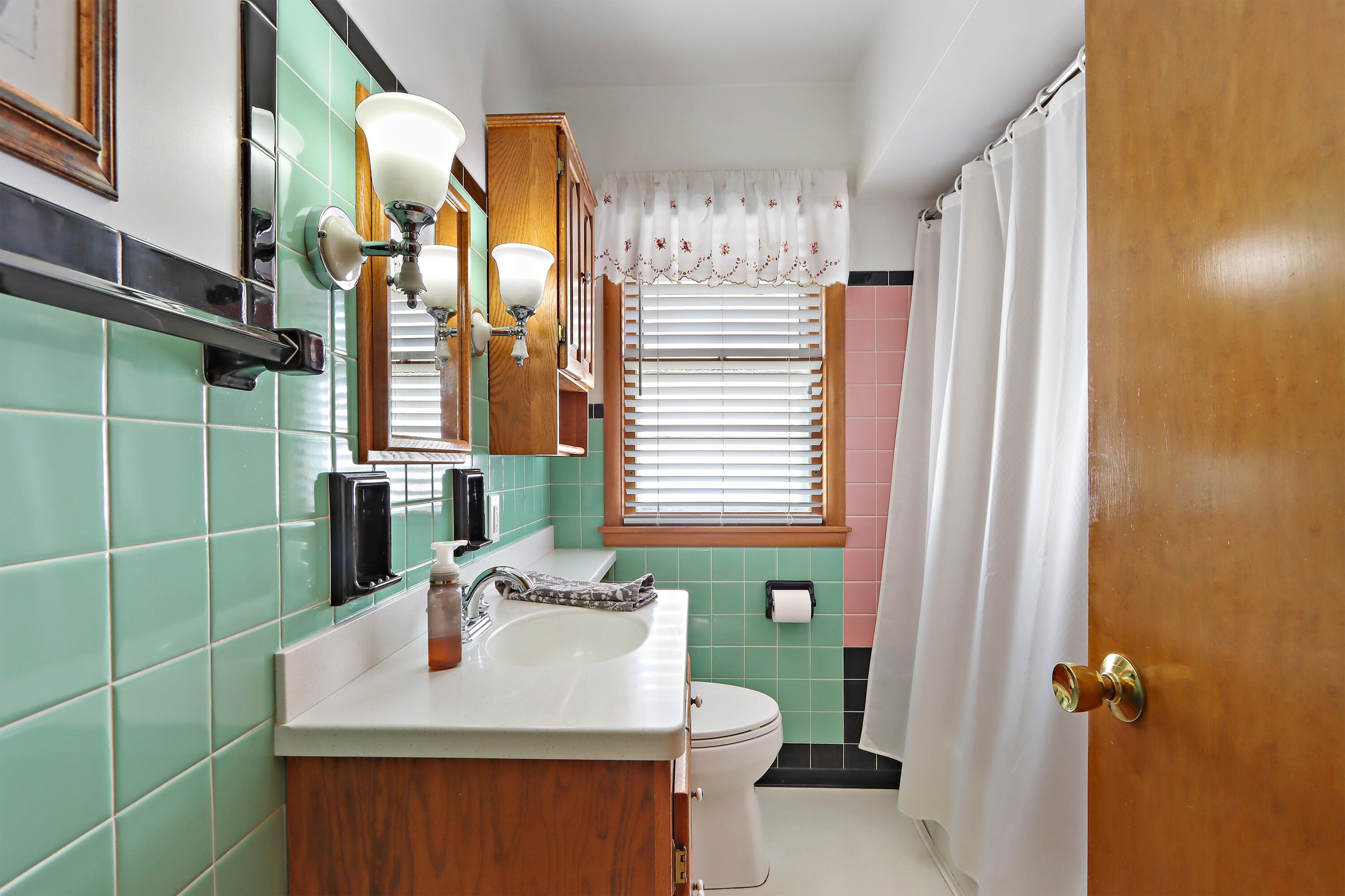 Kenosha, Wisconsin 53142, United States, 3 Bedrooms Bedrooms, ,1 BathroomBathrooms,Residential,Pending,190024