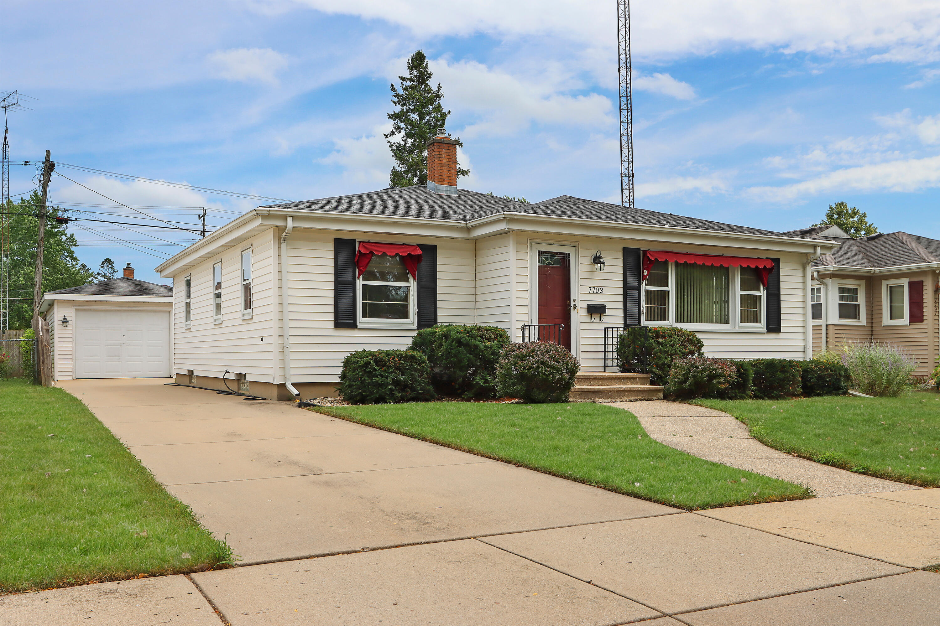 Kenosha, Wisconsin 53142, United States, 3 Bedrooms Bedrooms, ,1 BathroomBathrooms,Residential,Pending,190024