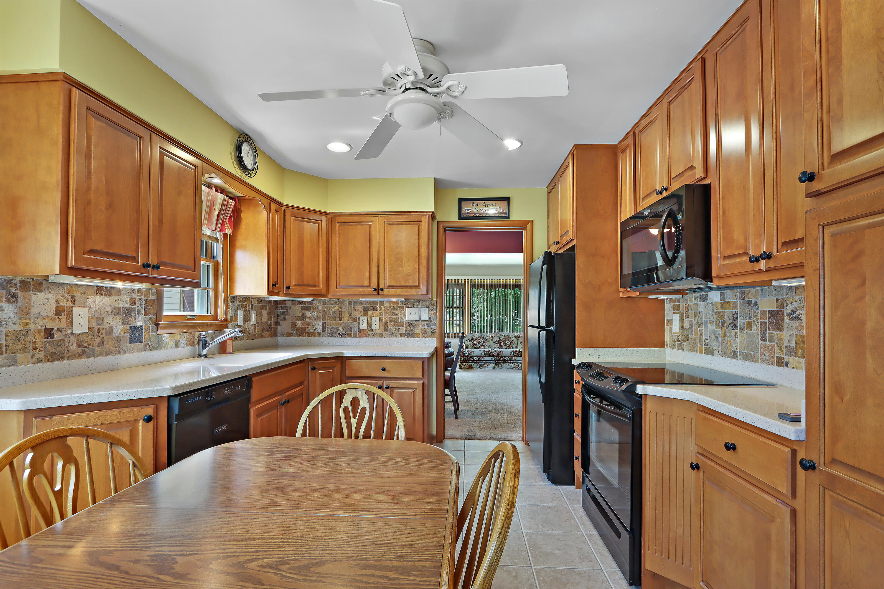 Kenosha, Wisconsin 53142, United States, 3 Bedrooms Bedrooms, ,1 BathroomBathrooms,Residential,Pending,190024