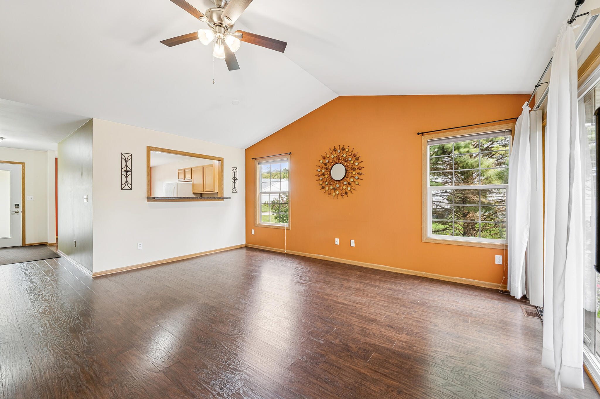 Walworth, Wisconsin 53184, United States, 2 Bedrooms Bedrooms, ,2 BathroomsBathrooms,Residential,Active,229869