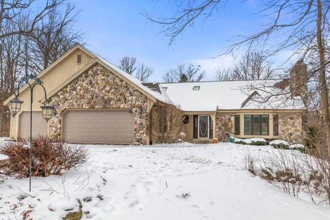 Photo of 14591 W Fieldpointe Ct, New Berlin, WI 53151 (MLS # 1948989)