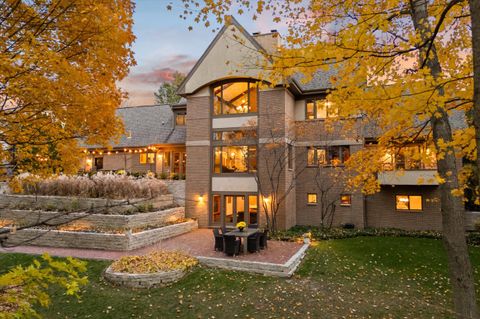 Photo of 1319 Creekside Ct, Grafton, WI 53024 (MLS # 1949007)