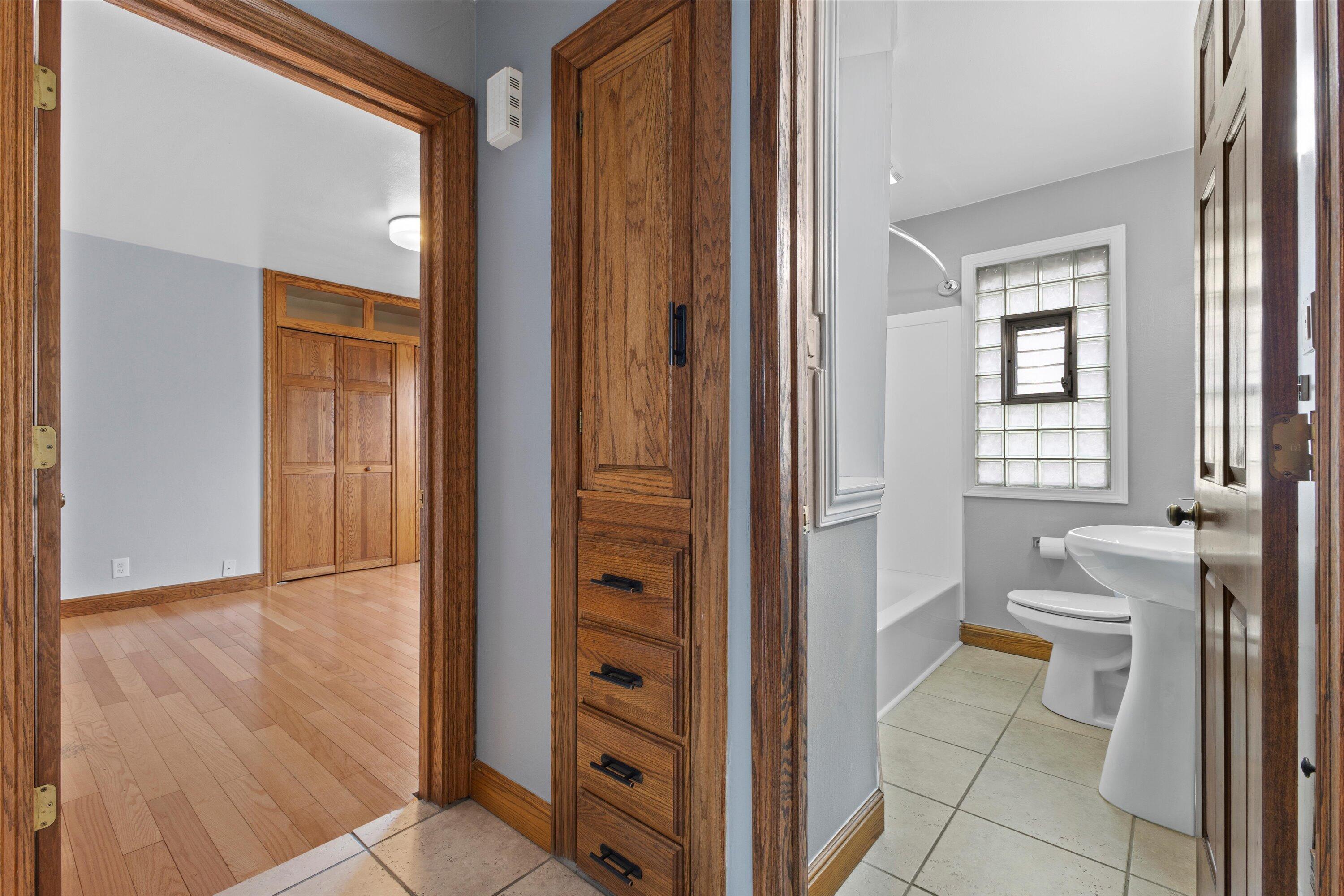 Milwaukee, Wisconsin 53207, United States, 2 Bedrooms Bedrooms, ,1 BathroomBathrooms,Residential,Active,185415