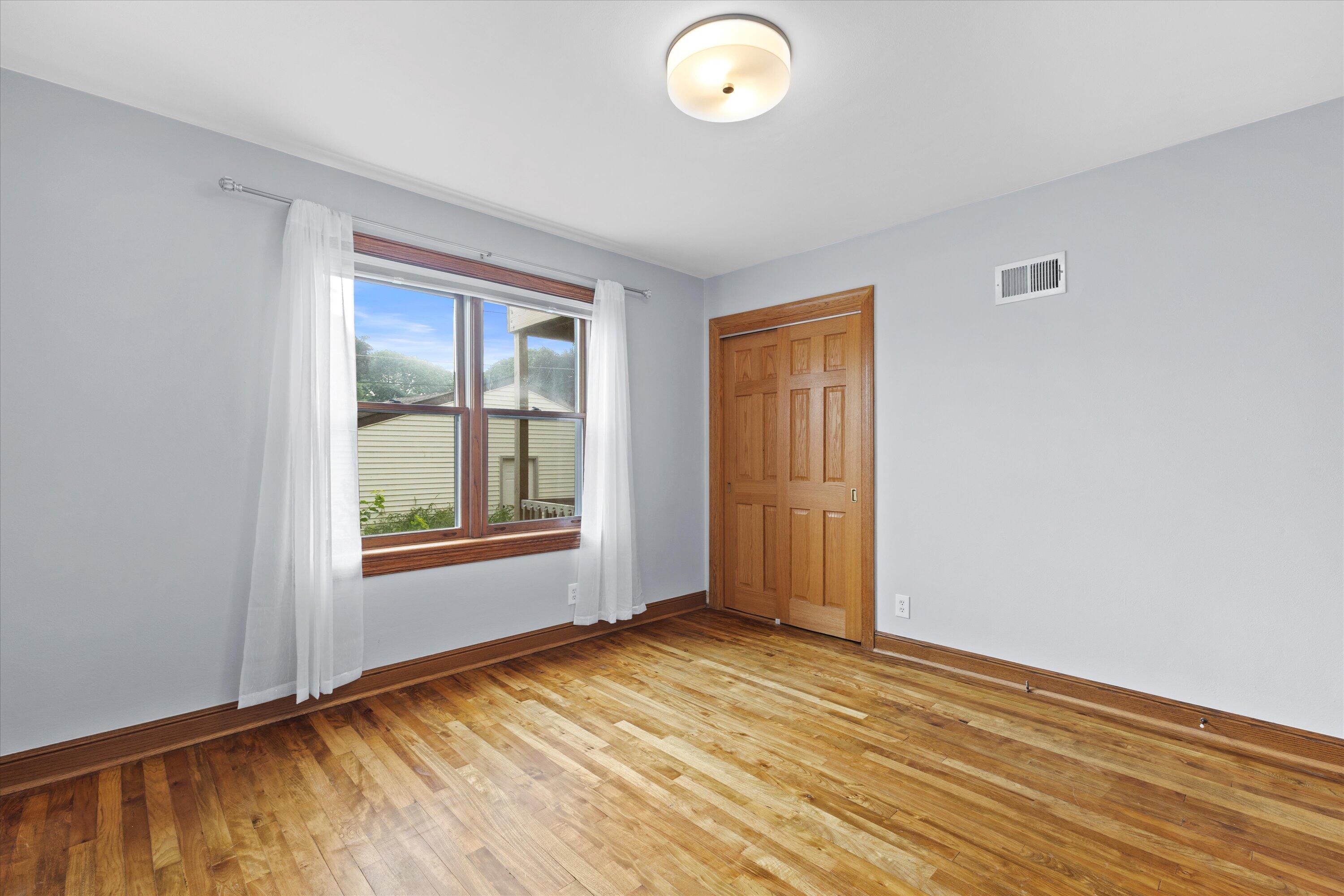 Milwaukee, Wisconsin 53207, United States, 2 Bedrooms Bedrooms, ,1 BathroomBathrooms,Residential,Active,185415