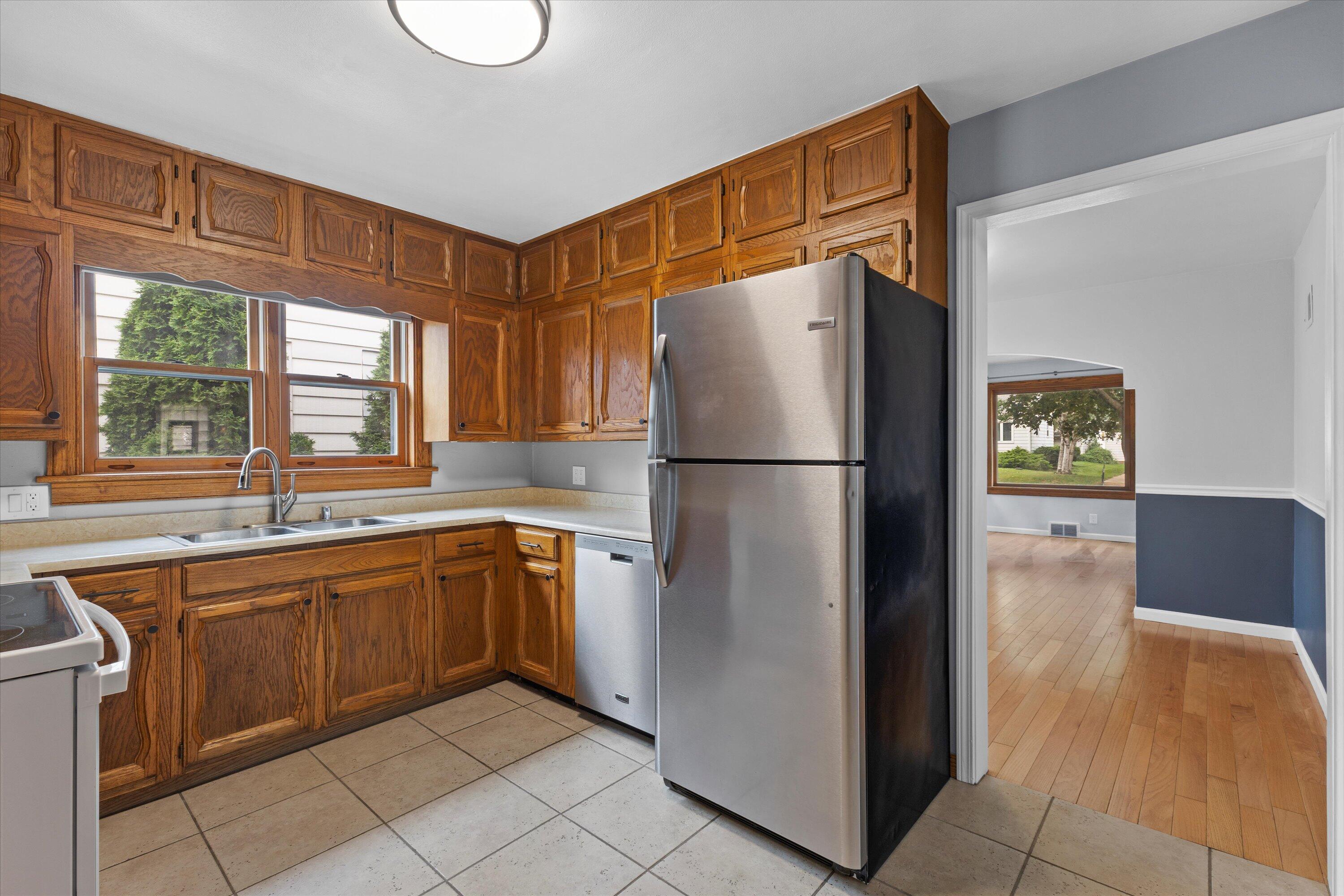 Milwaukee, Wisconsin 53207, United States, 2 Bedrooms Bedrooms, ,1 BathroomBathrooms,Residential,Active,185415